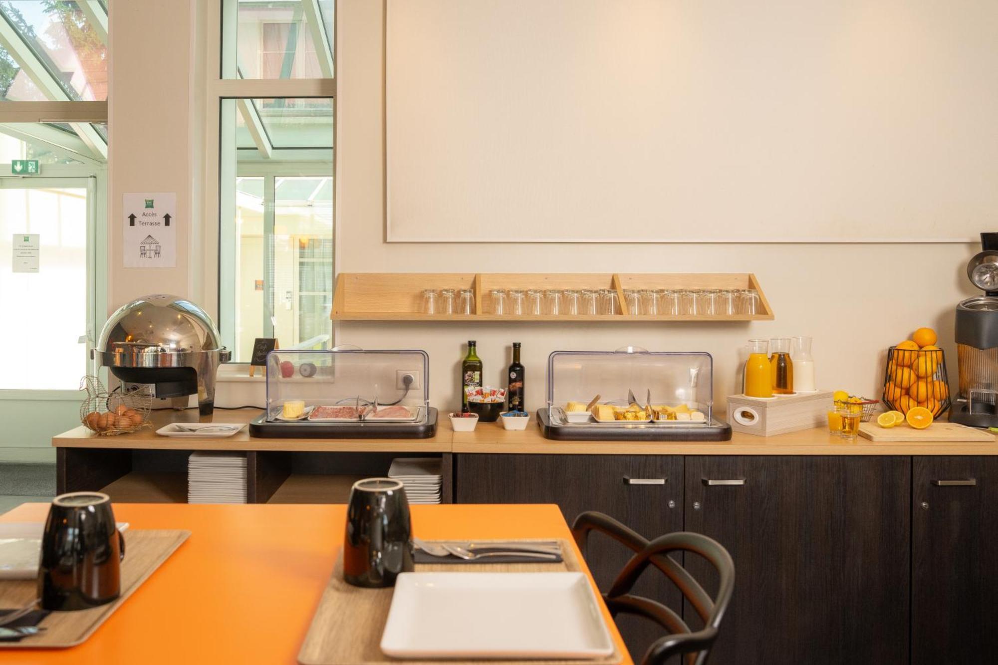 Ibis Styles Saumur Gare Centre Exterior foto